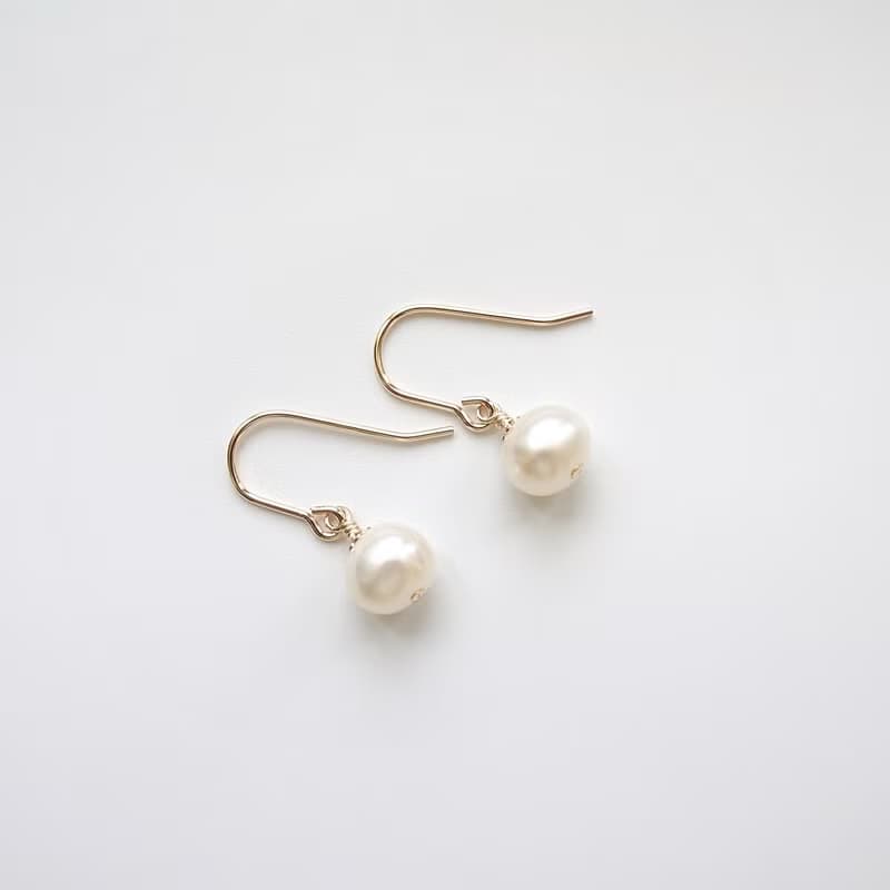 限量 - 中橢圓淡水珍珠 7.5mm 14Kgf 包金耳環 | 可改耳夾