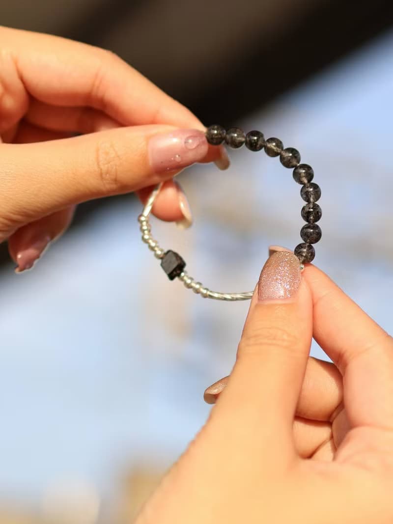 墨。滿絲黑髮晶 不規則黑碧璽 S925純銀 時髦水晶手鍊