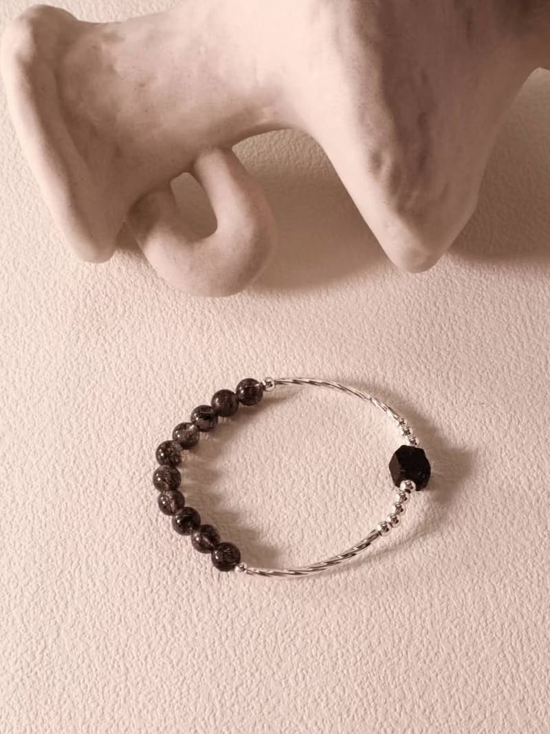 墨。滿絲黑髮晶 不規則黑碧璽 S925純銀 時髦水晶手鍊