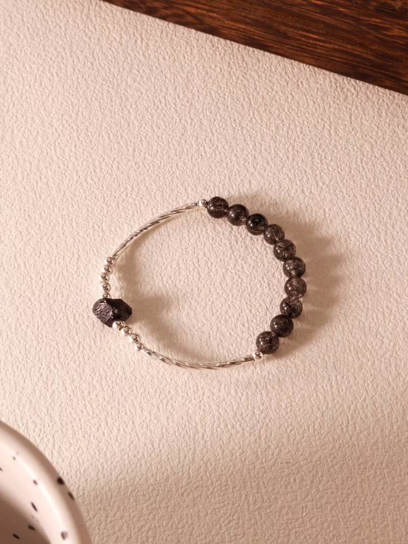 墨。滿絲黑髮晶 不規則黑碧璽 S925純銀 時髦水晶手鍊