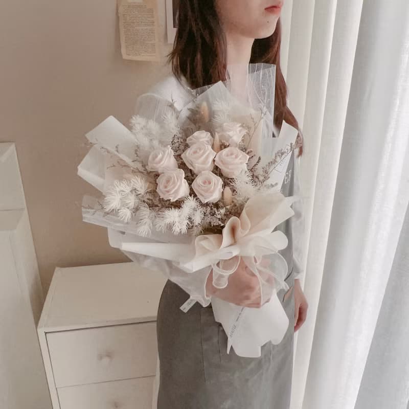 奶油系 白玫瑰永生花束 (7朵)