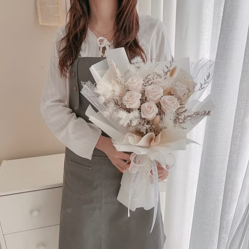 奶油系 白玫瑰永生花束 (7朵)