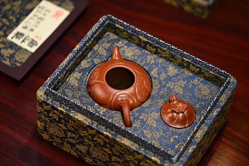 魚化龍 全手工 中青實力派王剋剋作品 容量210cc 原礦朱泥雨夜觀