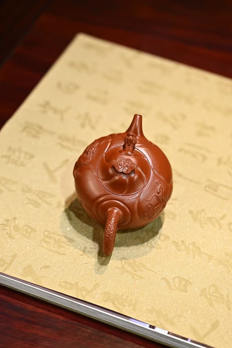 魚化龍 全手工 中青實力派王剋剋作品 容量210cc 原礦朱泥雨夜觀