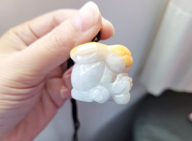 【親翠】天然翡翠 黃翡鴻運當頭硃砂紅兔王擺件兔 怪美的 附底座