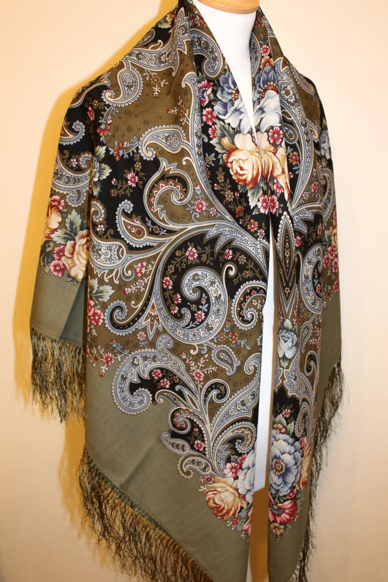 Pavlovo Posad Russian Shawl 100% Wool Scarf 125x125 cm Wrap Silk Fringe 1665-2