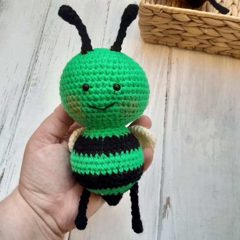 Hand Crochet Funny Bee Stuffed Toys Animals Plush Toys Knit Amigurumi Gift