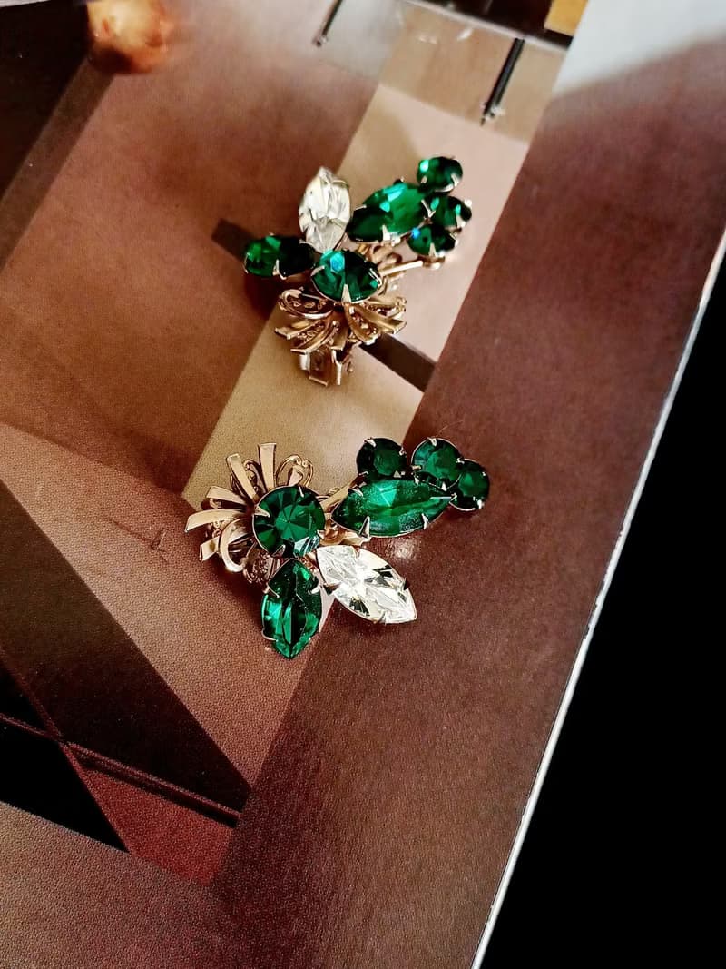 vintage jewelry 高雅綠白萊茵纏枝花卉  夾式耳環