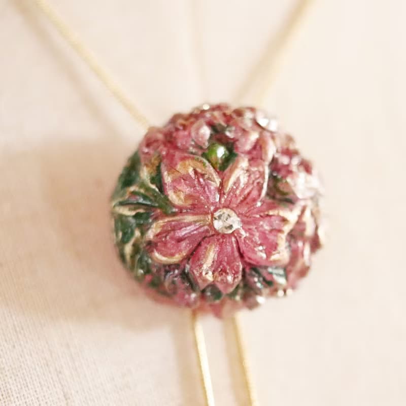 桜花のループタイ　ネックレス・ラリエット風　中紅色×赤色