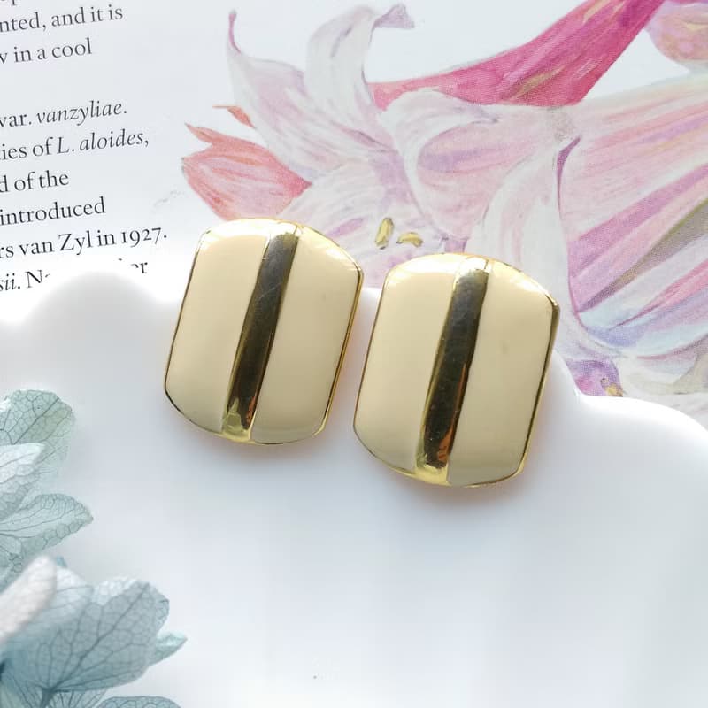 Vintage Jewelry 西洋古董飾品 Napier 奶白琺瑯 簡約 針式耳環