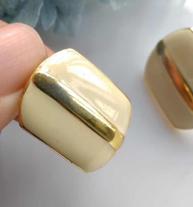 Vintage Jewelry 西洋古董飾品 Napier 奶白琺瑯 簡約 針式耳環