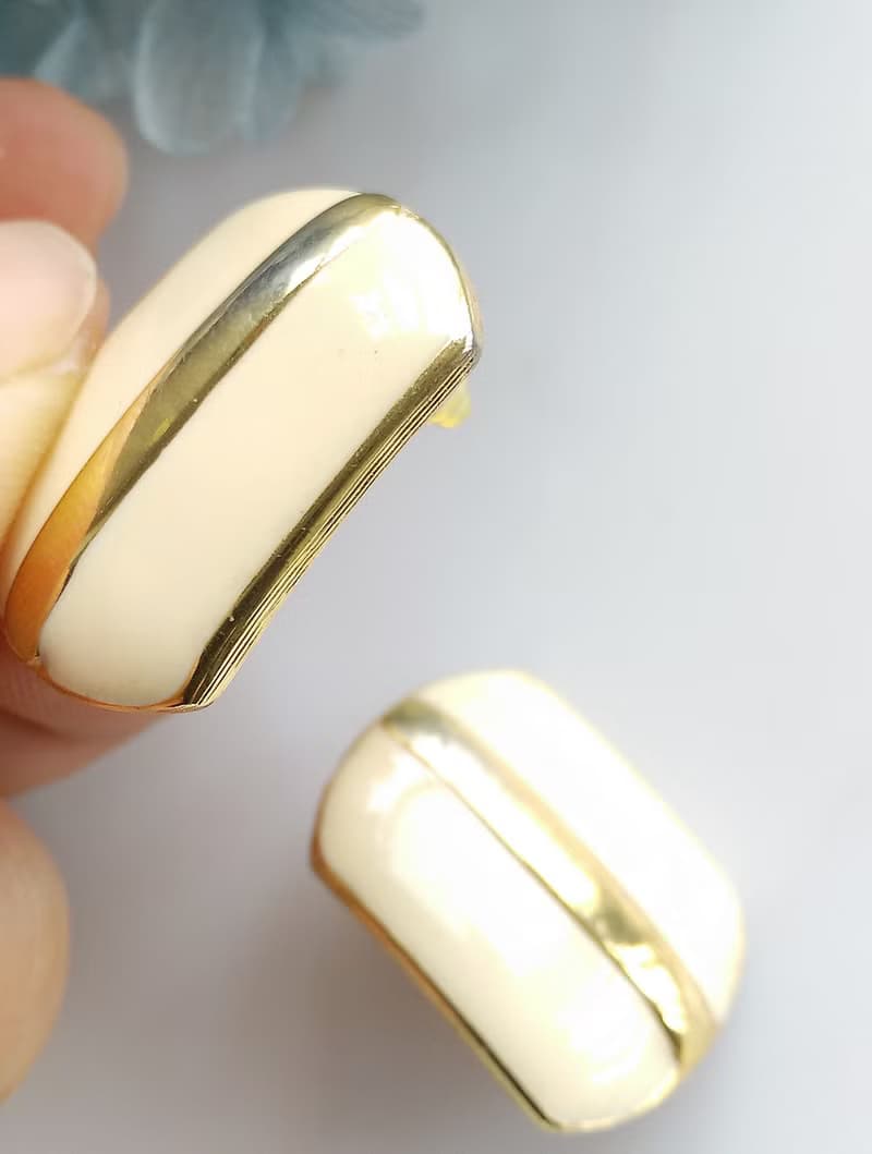 Vintage Jewelry 西洋古董飾品 Napier 奶白琺瑯 簡約 針式耳環