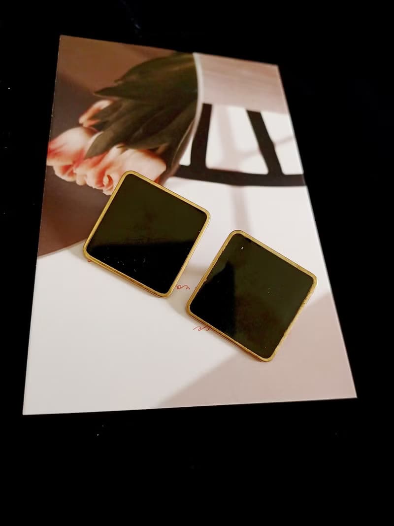 vintage jewelry  Monet 古典黑琺瑯方金框形 夾式耳環