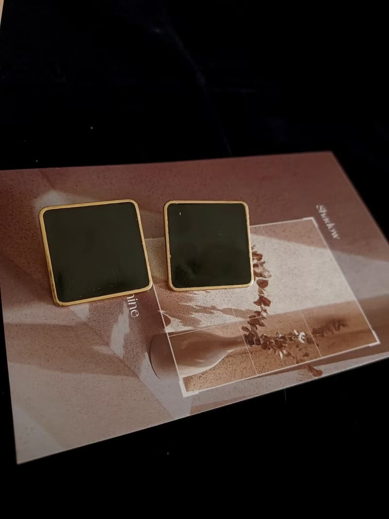 vintage jewelry  Monet 古典黑琺瑯方金框形 夾式耳環