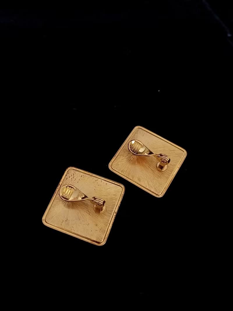 vintage jewelry  Monet 古典黑琺瑯方金框形 夾式耳環