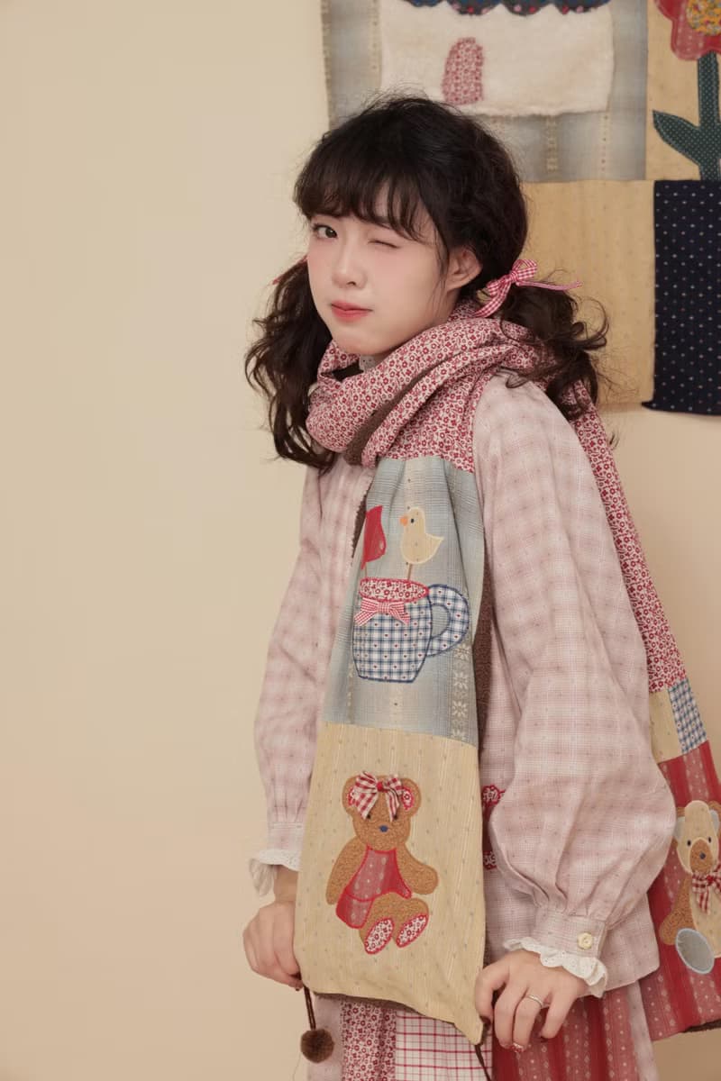 復古彩色格子 拼布小熊碎花毛球圍巾