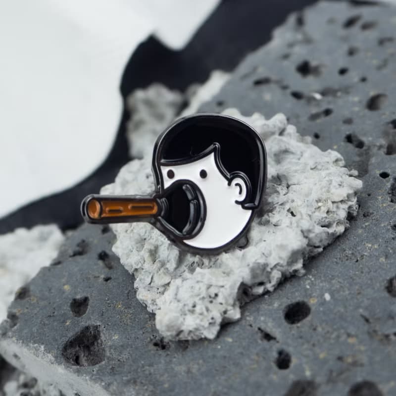 Plunger Face Enamel Pin – Shut Up | 住口徽章 | 搞笑 | 黙ってください