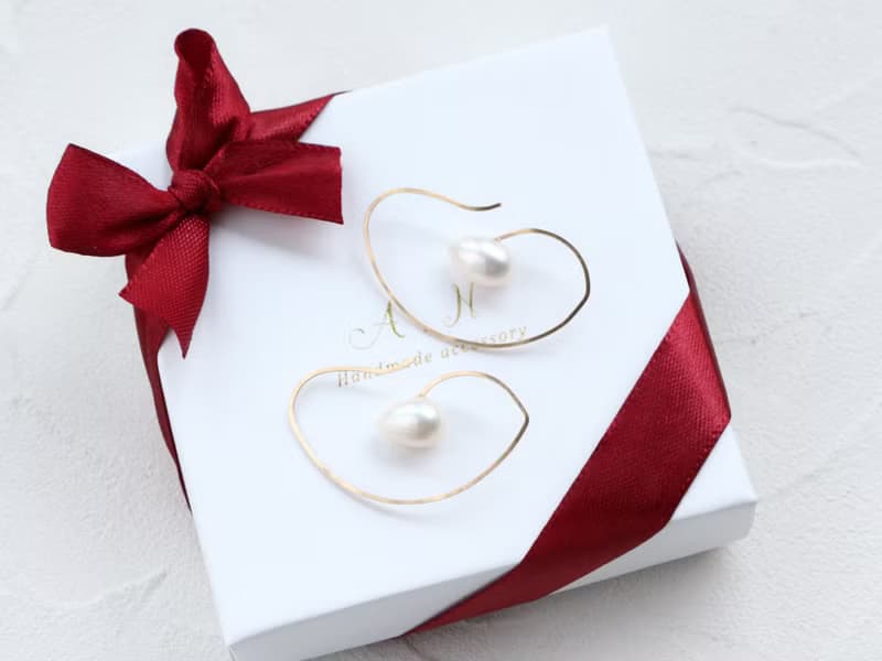 14kgf- floating drop pearl pierced earrings
