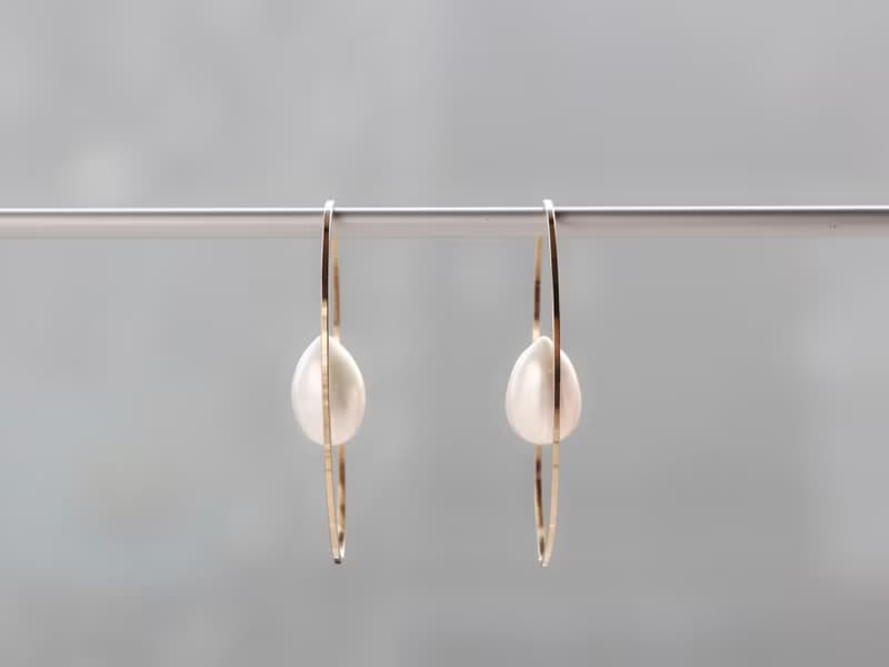 14kgf- floating drop pearl pierced earrings