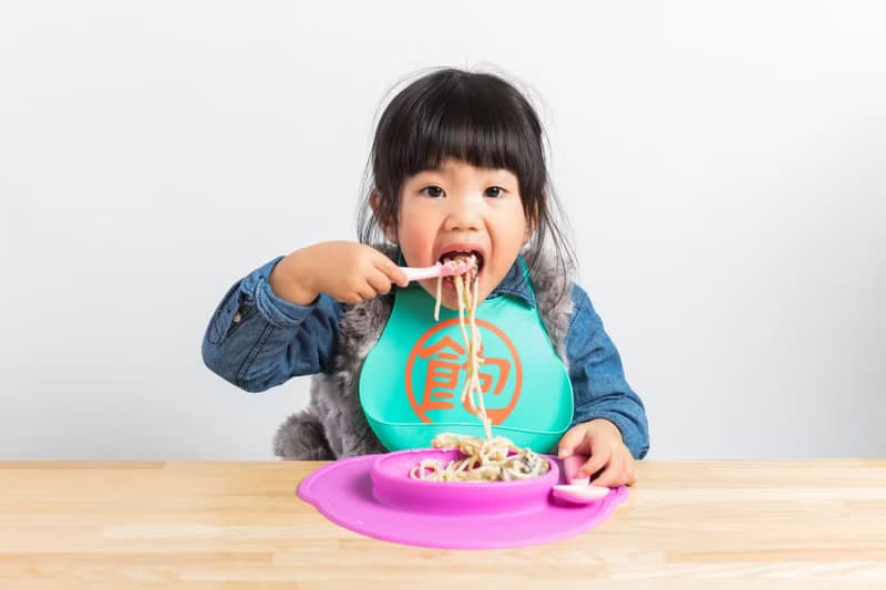 (台灣製造,專利設計) Farandole小麵撈&小湯匙聰明學習餐具組-紫