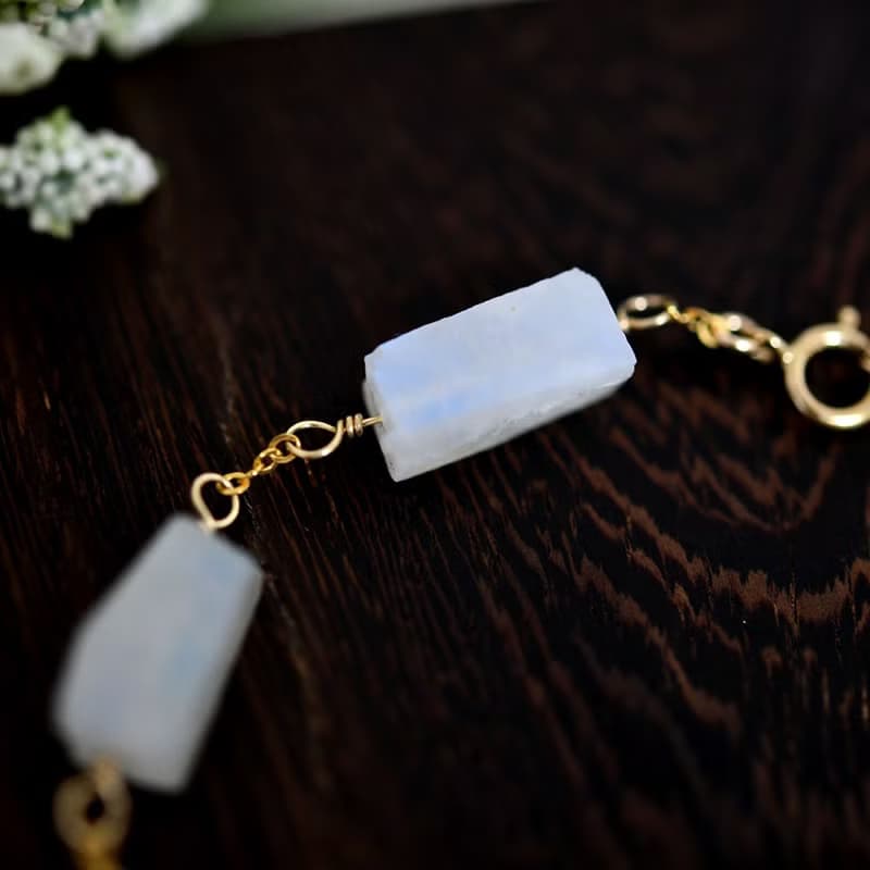 数量限定　愛を深める レア原石 ムーンストーンのブレスレット　6月誕生石