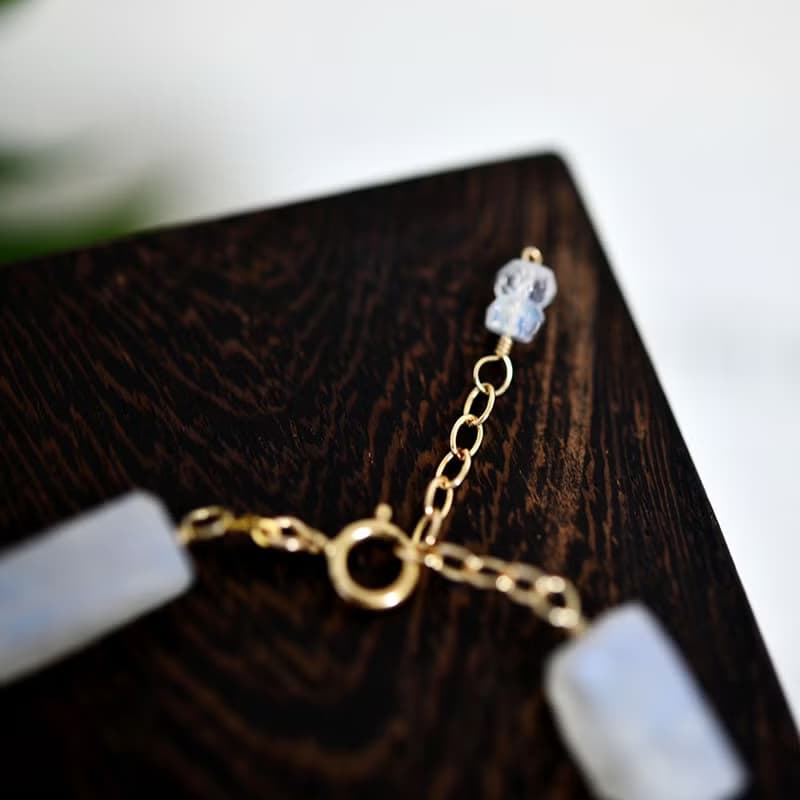 数量限定　愛を深める レア原石 ムーンストーンのブレスレット　6月誕生石