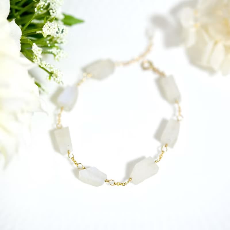 数量限定　愛を深める レア原石 ムーンストーンのブレスレット　6月誕生石