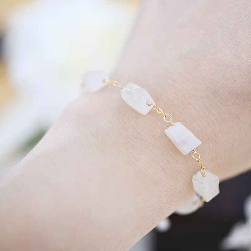 数量限定　愛を深める レア原石 ムーンストーンのブレスレット　6月誕生石