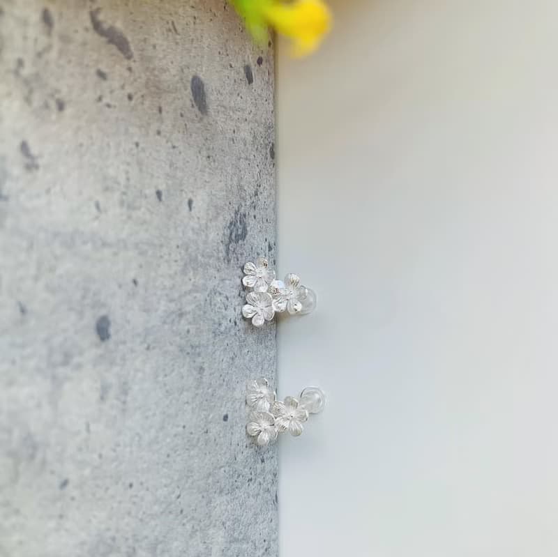 925純銀 / 花系列 - 花兒朵朵耳針 • 優雅氣質