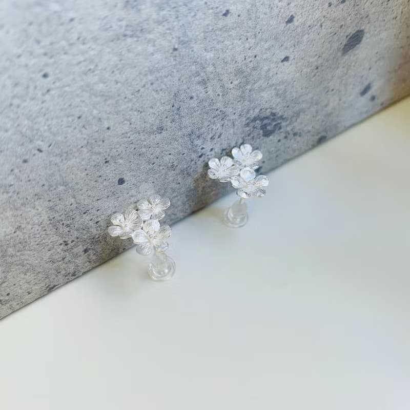 925純銀 / 花系列 - 花兒朵朵耳針 • 優雅氣質