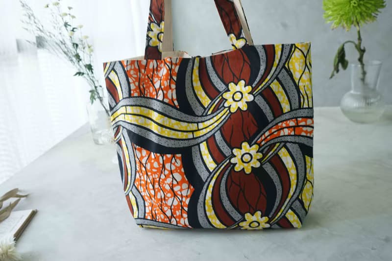 手作-夏日印花非洲布花大毛球托特側背包-花路大道