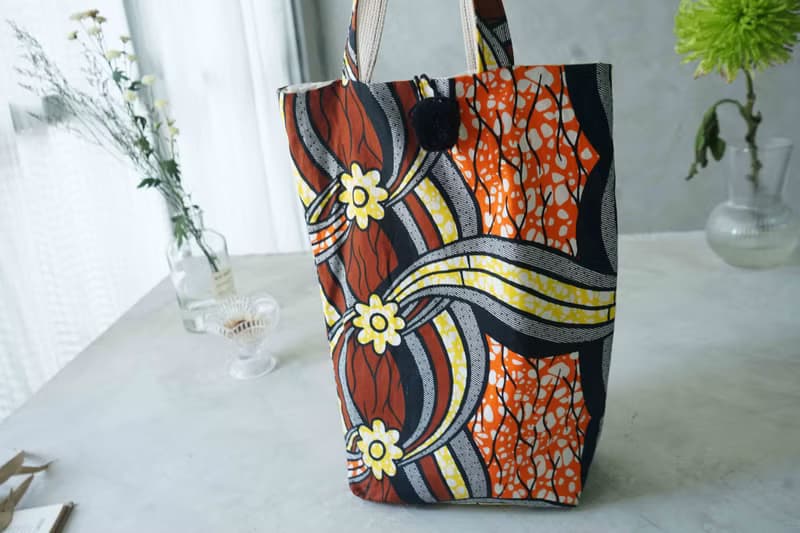 手作-夏日印花非洲布花大毛球托特側背包-花路大道