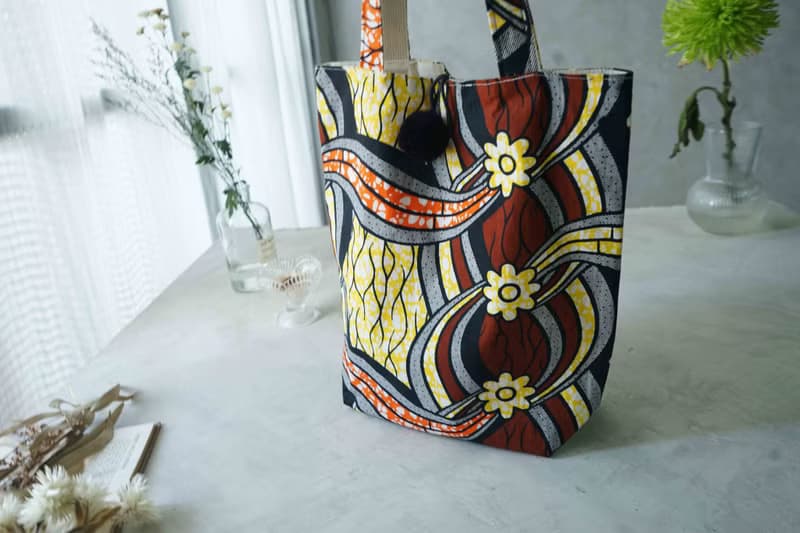 手作-夏日印花非洲布花大毛球托特側背包-花路大道