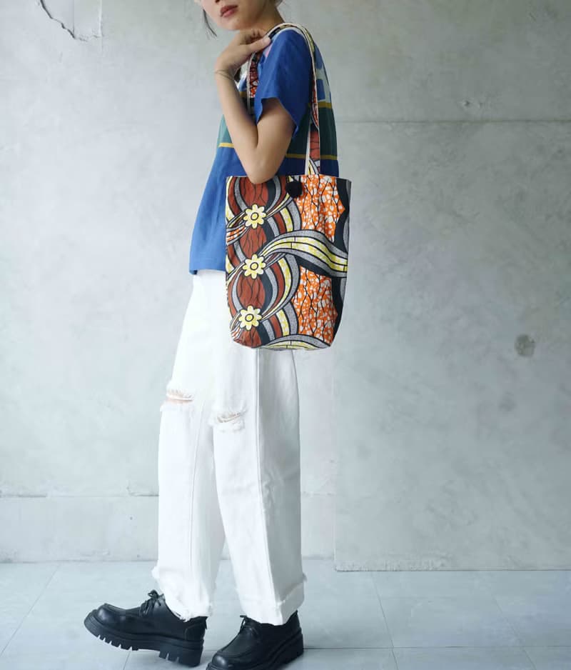 手作-夏日印花非洲布花大毛球托特側背包-花路大道