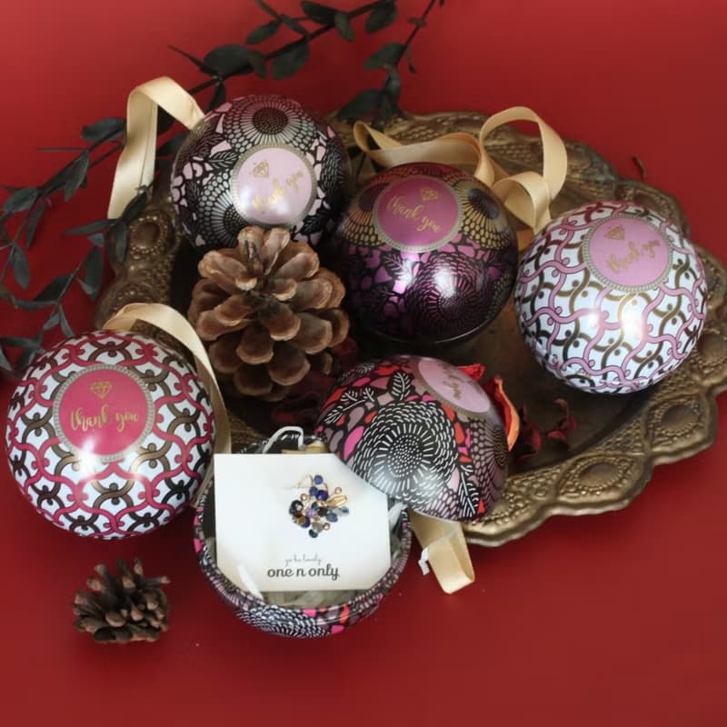 【聖誕飾品】 雪花之紅精靈14K注金耳骨夾一只+馬口鐵球禮