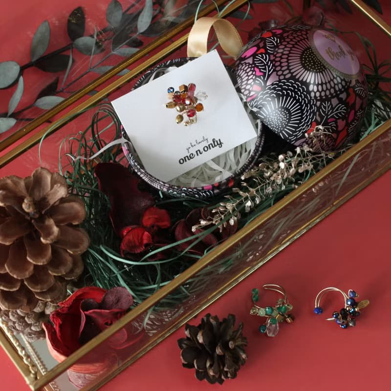【聖誕飾品】 雪花之紅精靈14K注金耳骨夾一只+馬口鐵球禮