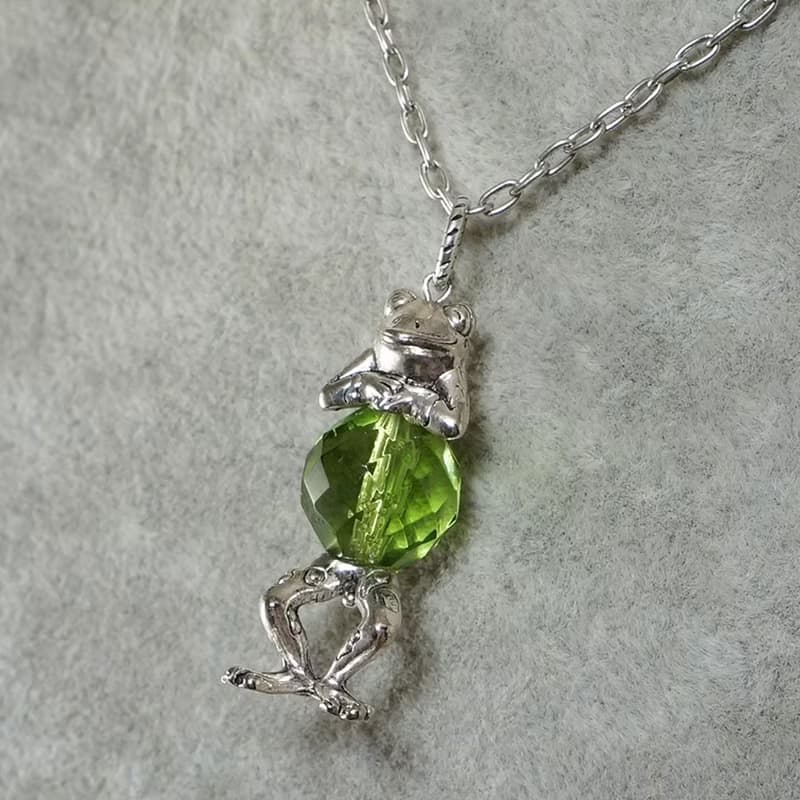 Olive Green Glass Silver Frog Froggy Pendant Necklace Girl Woman Jewelry Gift