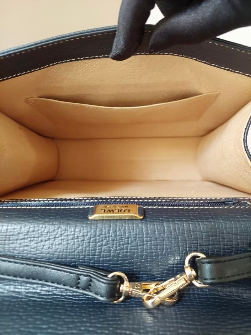 母親節優惠中古二手Loewe藍黑色凱莉側背孭斜皮革小包單肩手袋