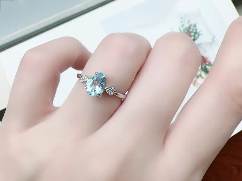 1.2ct 天然藍托帕石 純銀戒指 優雅水滴 清透晶體 火光閃耀 生日