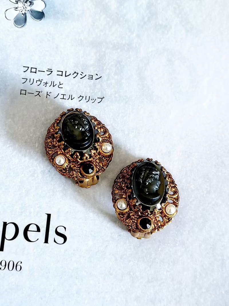 vintage jewelry   西德製 金絲簍空黑玻璃CAMEO  夾式耳環