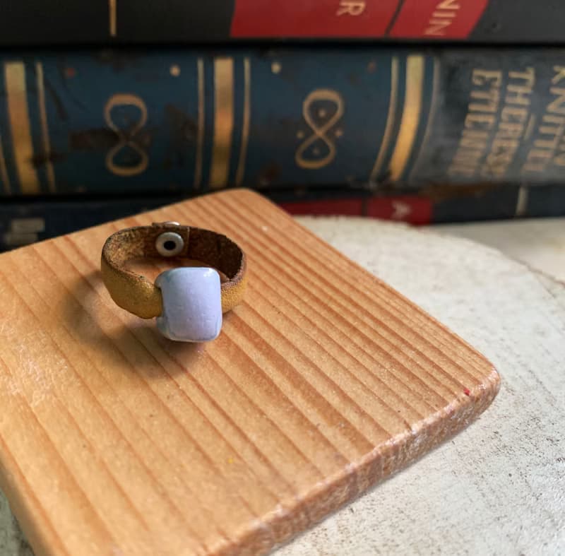 戒指 日本白瓷 自然釉色 無限看不膩色調 真皮革 自然系列