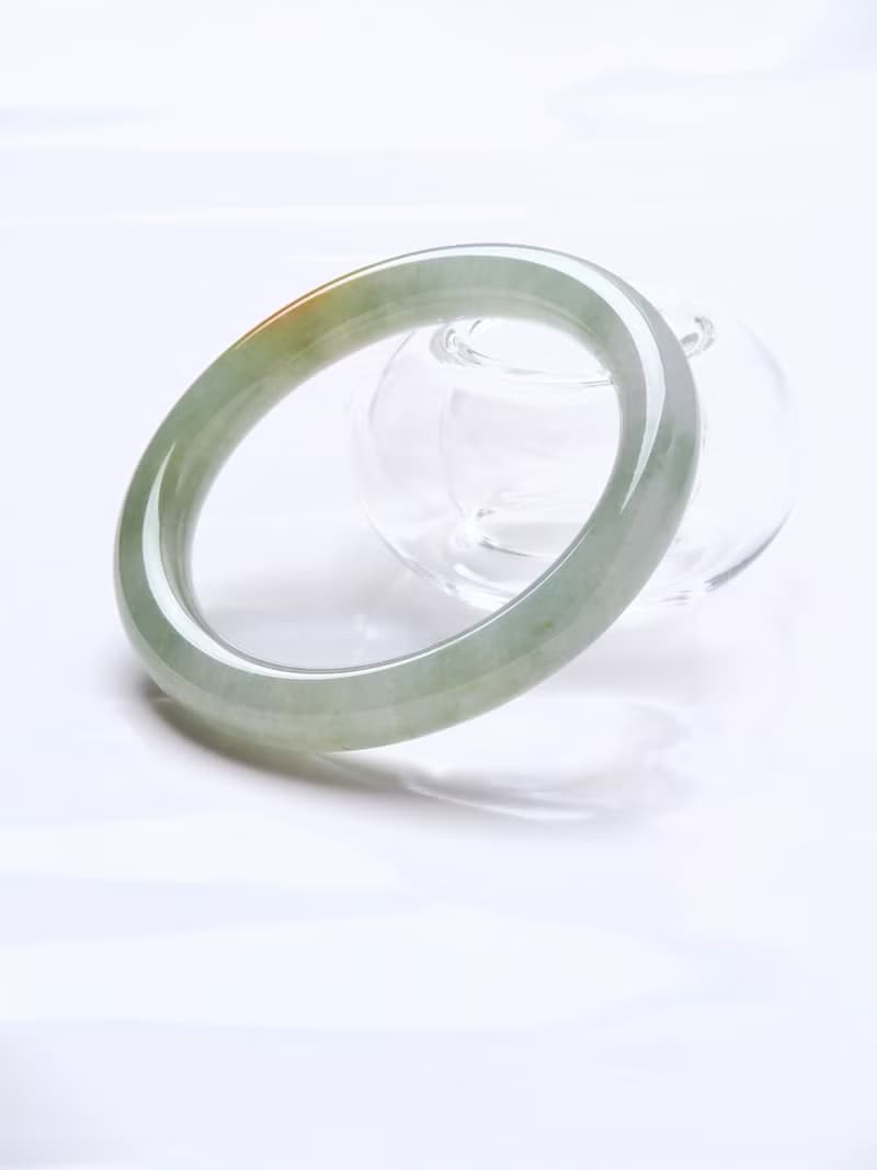 翠煙曉金 | 糯冰種/ 黃翡 / 圓條鐲 / 手圍18 | 天然A貨翡翠玉鐲