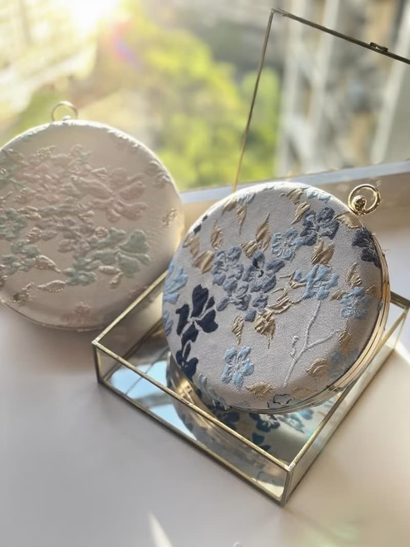 浮雕藍花小圓包 - 可手拿/ 斜揹/ 婚禮姊妹禮物