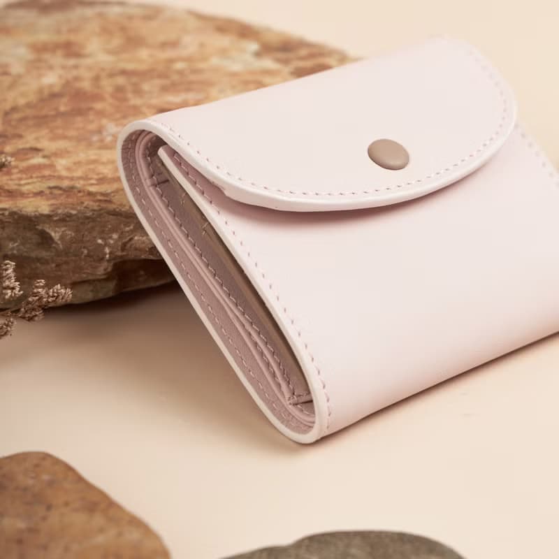 TRIFOLD leather wallet in Sakura pink-taupe