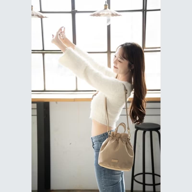 Zoila小束口斜背包 (奶茶色)_手提側背斜背__放得下長夾