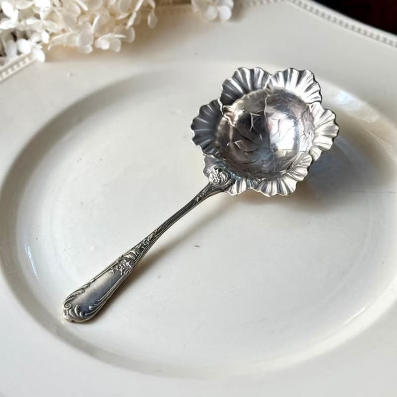 50655-迷人法國古董花朵造型鍍銀濾茶匙
