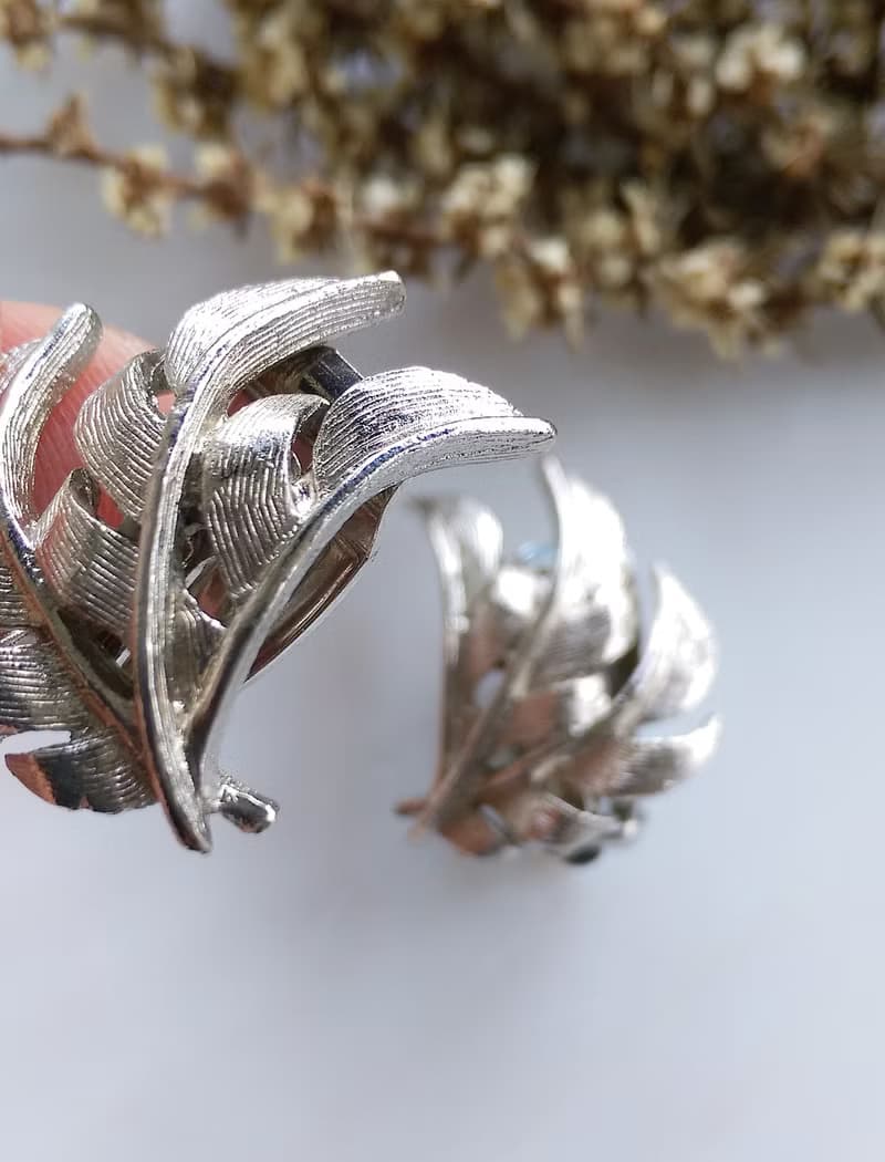 Vintage Jewelry 西洋古董飾品 銀色調 葉羽翼 夾式耳環
