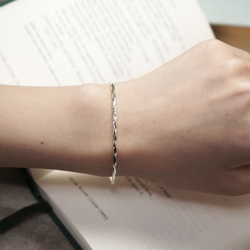 極細版 扭轉未來 925純銀手環 方扭設計 C型手環 活圍 女生手環