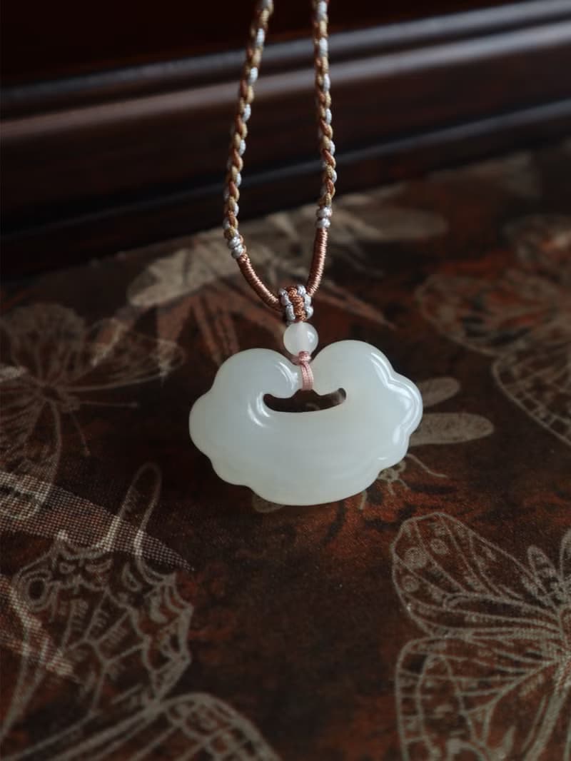 天然和田玉如意鎖吊墜項鏈冰底羊脂玉如意鎖脂份細膩如意順遂平安