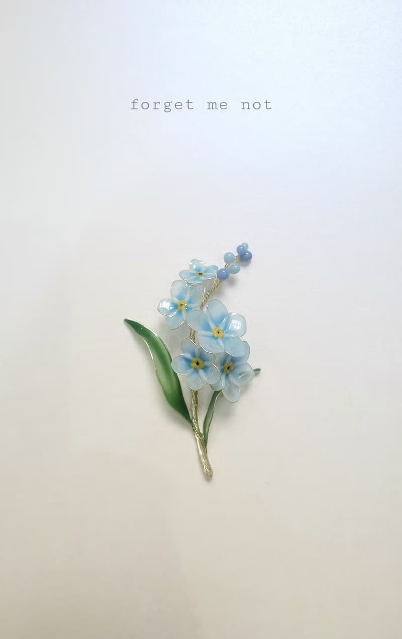 勿忘草 。胸針。沾浸藝術花。飾物。生日禮物